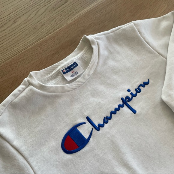 CHAMPION Crew Neck White Pullover (kids XL) - Picture 7 of 7
